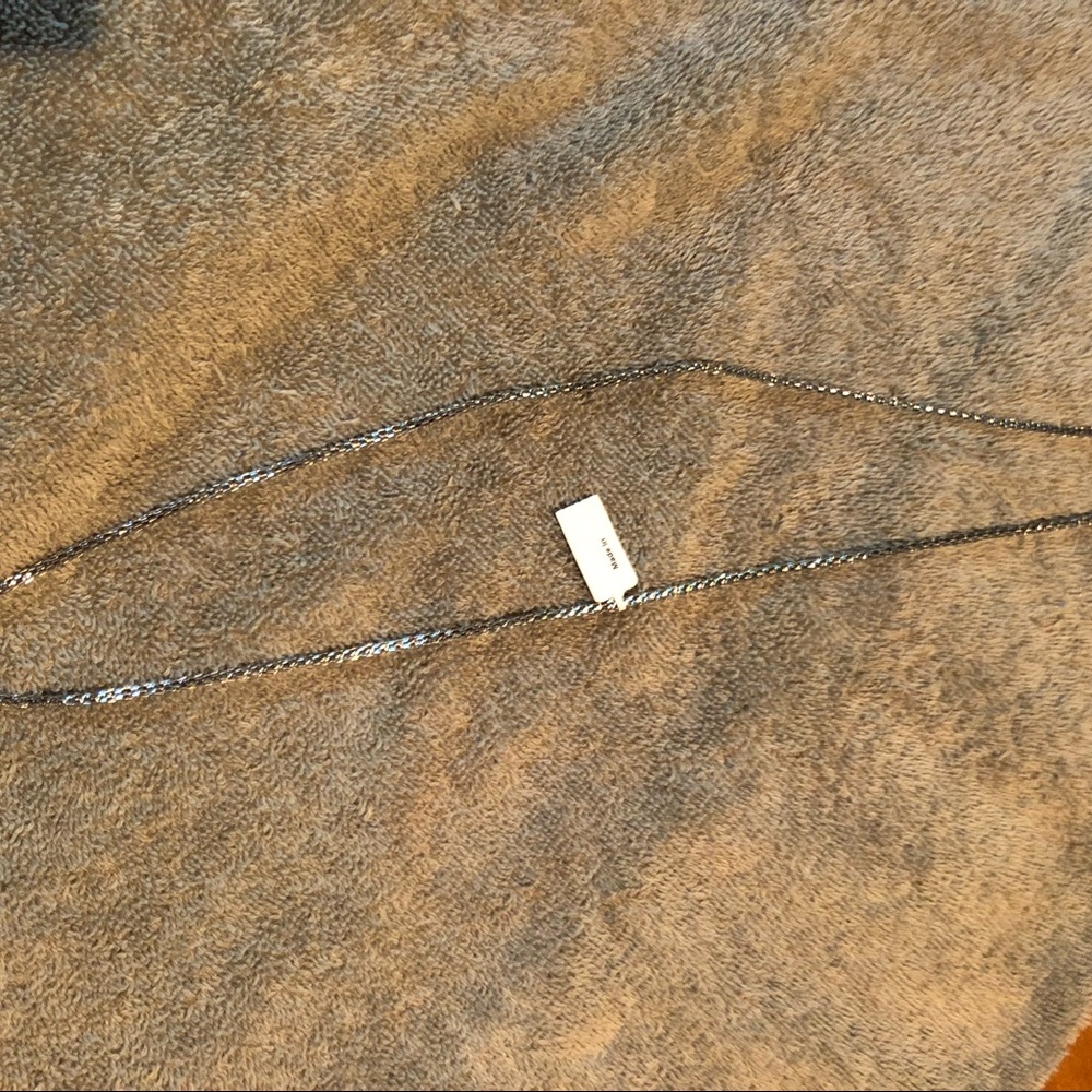 Silver tone chain/necklace